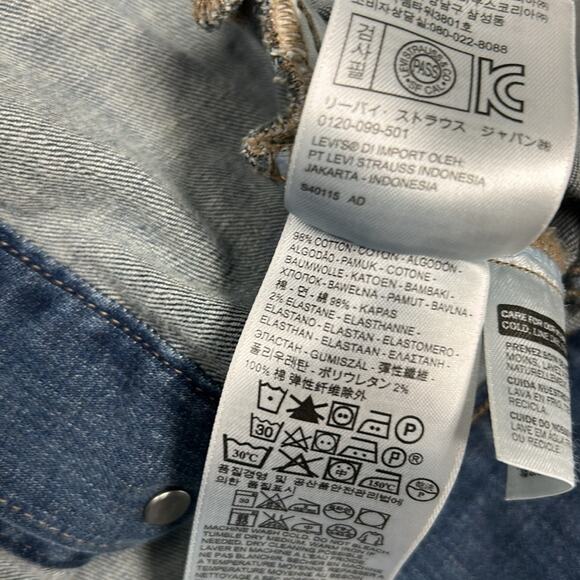 Levis Jacket Women’s Medium Blue Denim Red Studded Cropped Jean Medium Wash - Picture 7 of 7